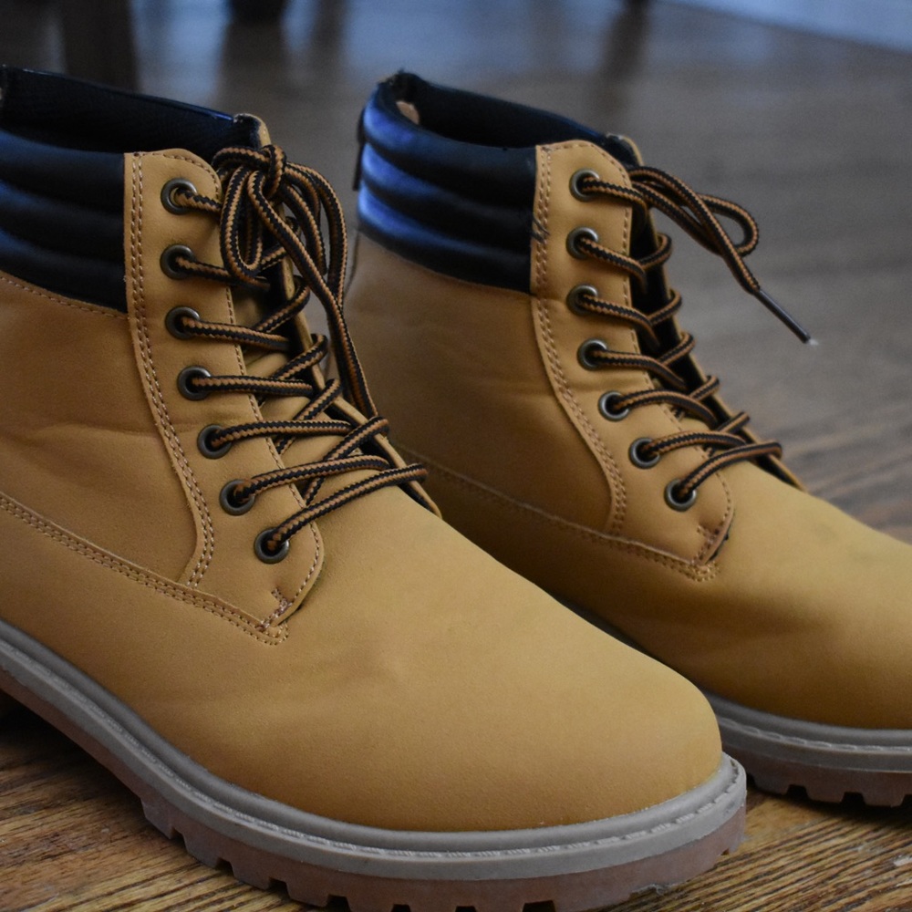 Women’s size 7 urban groove boots
